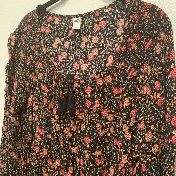Black floral print top. XL. - Picture 2 of 3